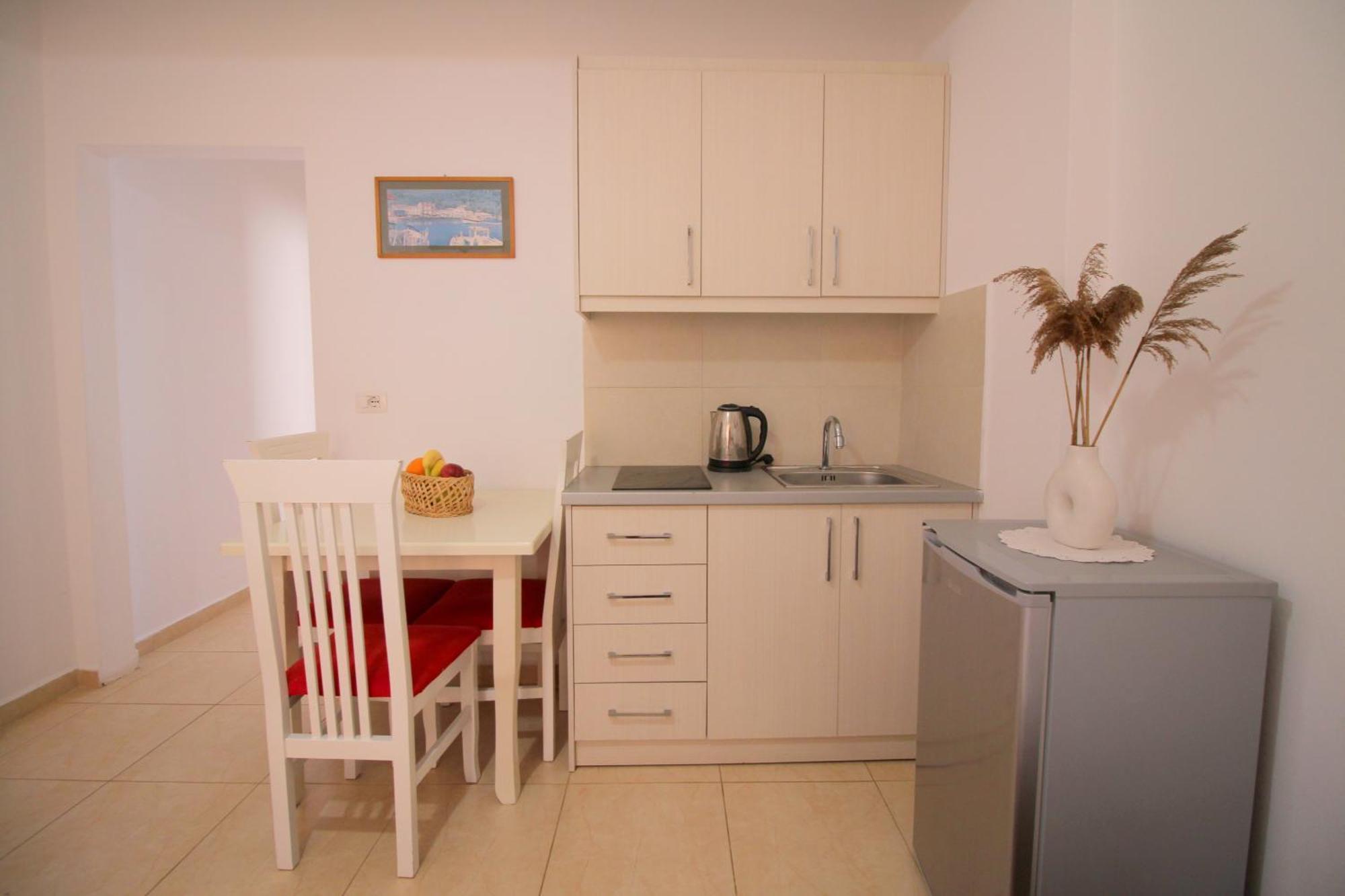 Afrimi Relax Apartments Саранда Екстер'єр фото