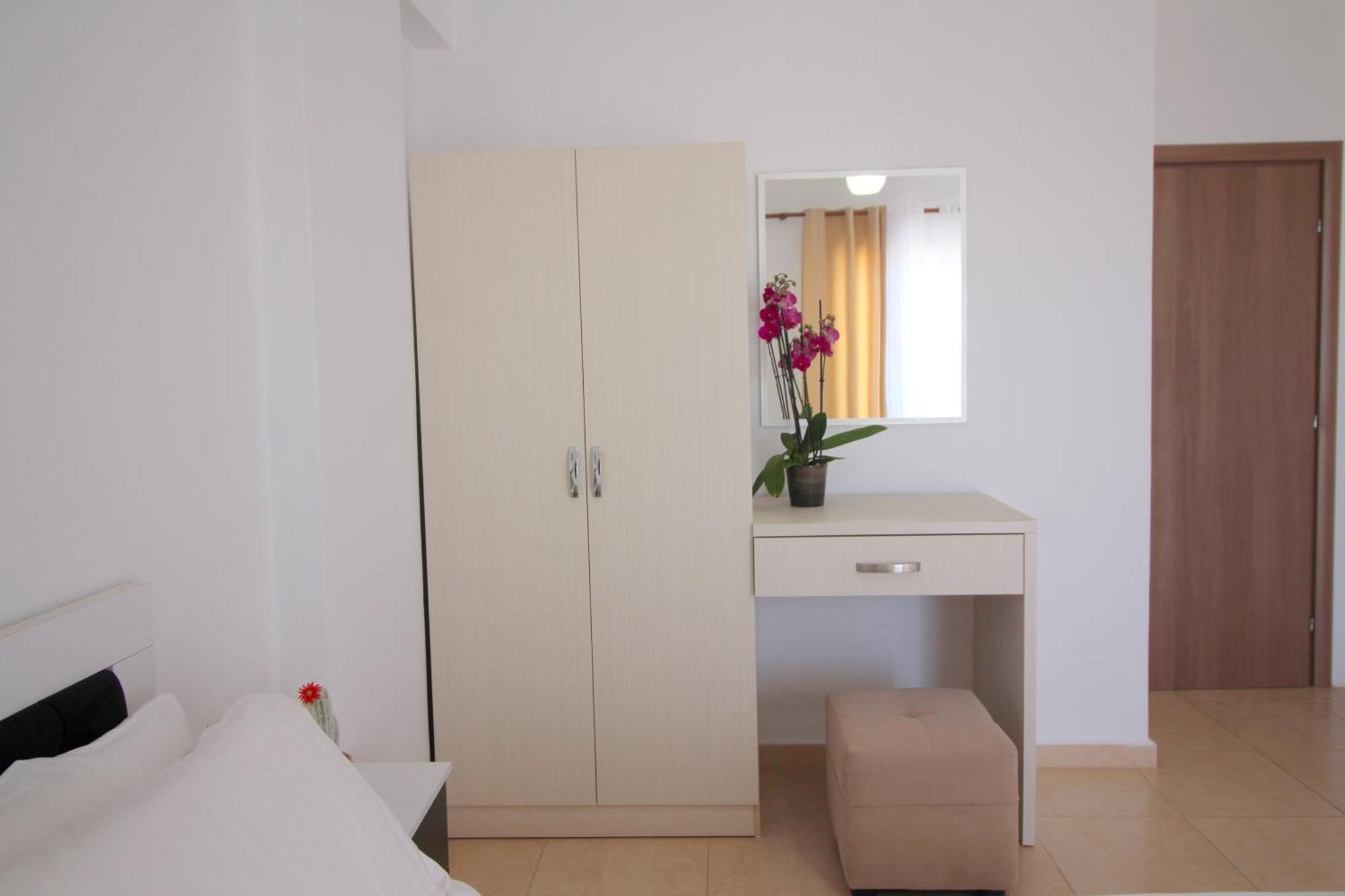 Afrimi Relax Apartments Саранда Екстер'єр фото